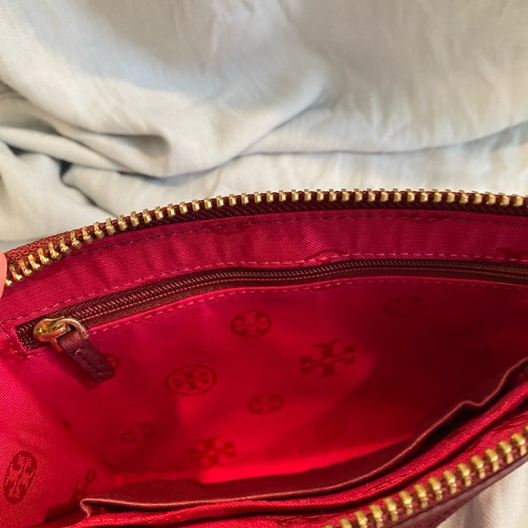 Tory Burch Fuchsia Landon Leather Wristlet - Picture 7 of 15